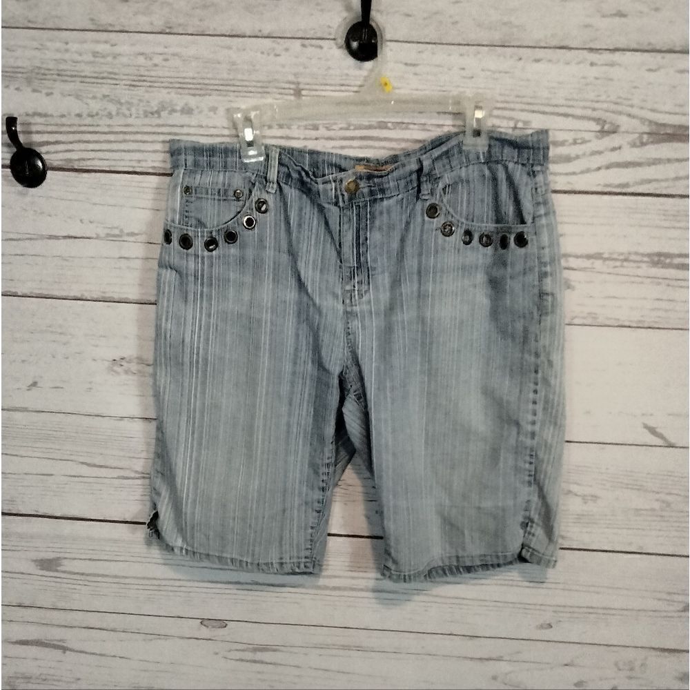 "Out Jeans" woman's jean shorts